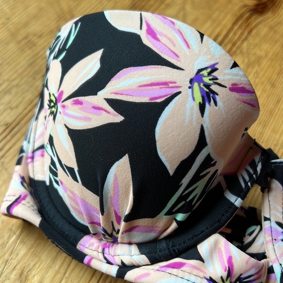 💚 3 for $15 💚 - Xhilaration Floral Swim Top Women size XS - Picture 10 of 16